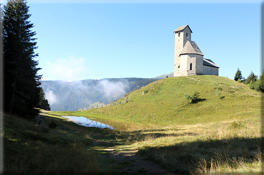 foto Monte San Vigilio e Lago Nero